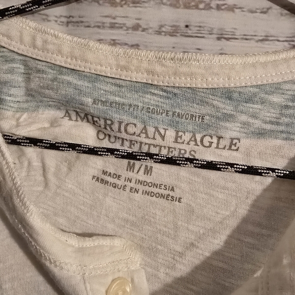 American Eagle Men's tee size Medium white and blue striped. Short sleeve. - Picture 4 of 5